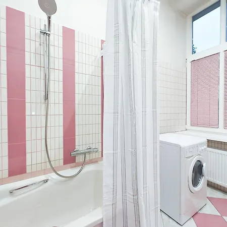 Heart, Split Level, Free Parking And Bag Storage