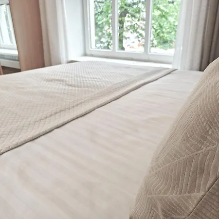 Heart, Split Level, Free Parking And Bag Storage *