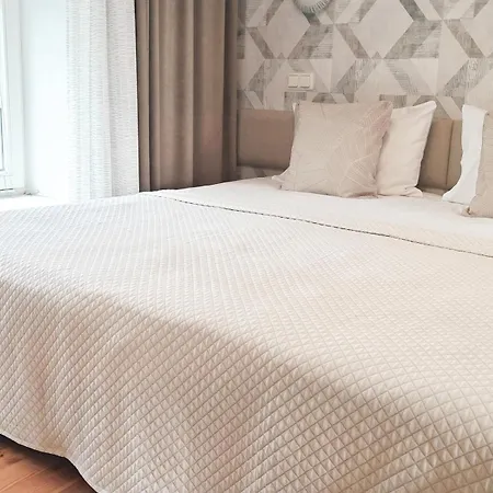 Heart, Split Level, Free Parking And Bag Storage