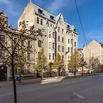 Heart, Split Level, Free Parking And Bag Storage Appartement