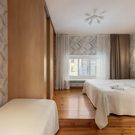 Апартаменти Heart, Split Level, Free Parking And Bag Storage *