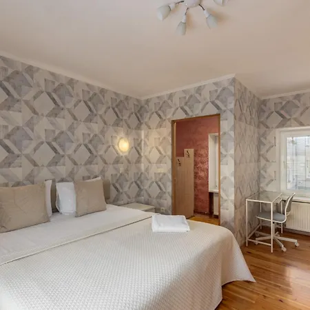 Heart, Split Level, Free Parking And Bag Storage Appartement