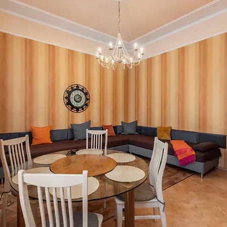 Heart, Split Level, Free Parking And Bag Storage Appartement *