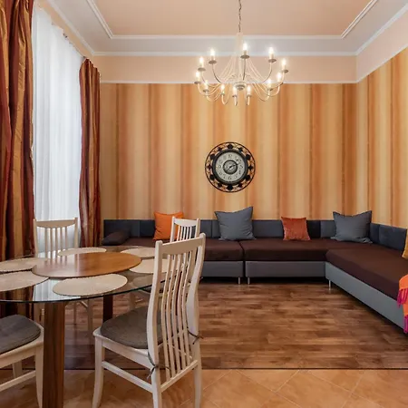 Heart, Split Level, Free Parking And Bag Storage Appartement