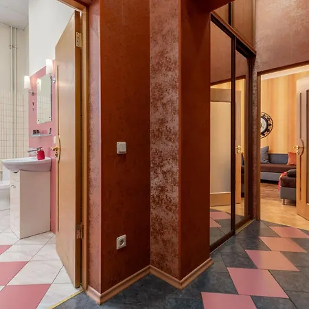 Heart, Split Level, Free Parking And Bag Storage Apartament